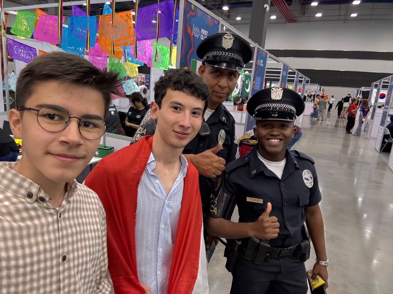 🌍🤖 Гордость школы!  Наш ученик Мухиддинов Амирджон достойно представляет нашу страну на Международной олимпиаде по робототехнике FIRST Global, которая проходит в городе Панама 🇵🇦!